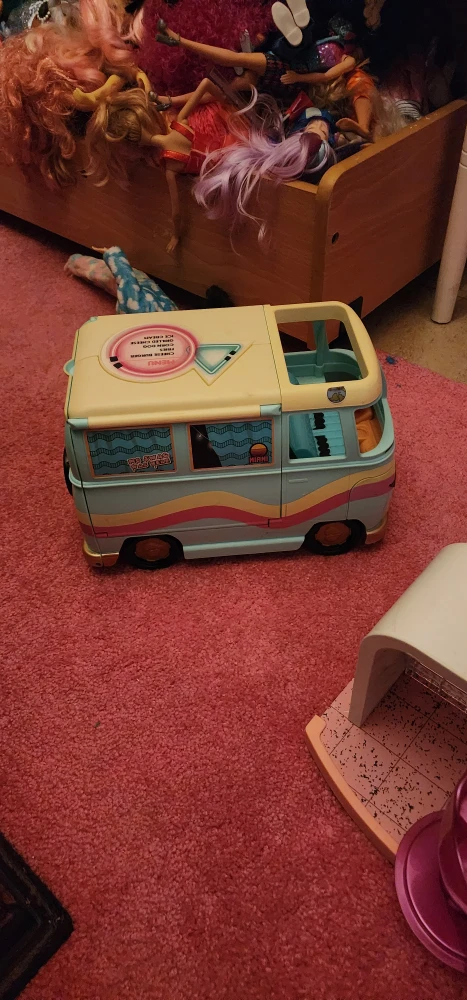 Lot of Barbie & LOL Playsets/Dolls - photo 2