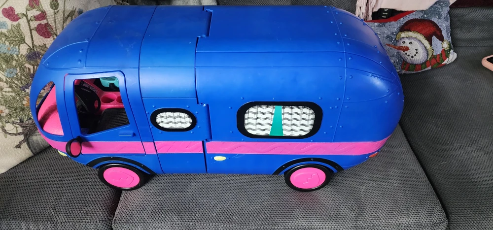 Lot of Barbie & LOL Playsets/Dolls - photo 4