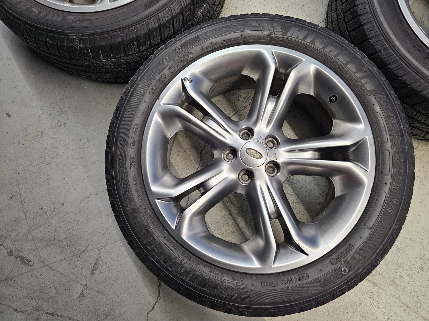FORD EXPLORER O.E.M RIMS AND ALL SEASON TIRES 255/50 R20 - photo 4