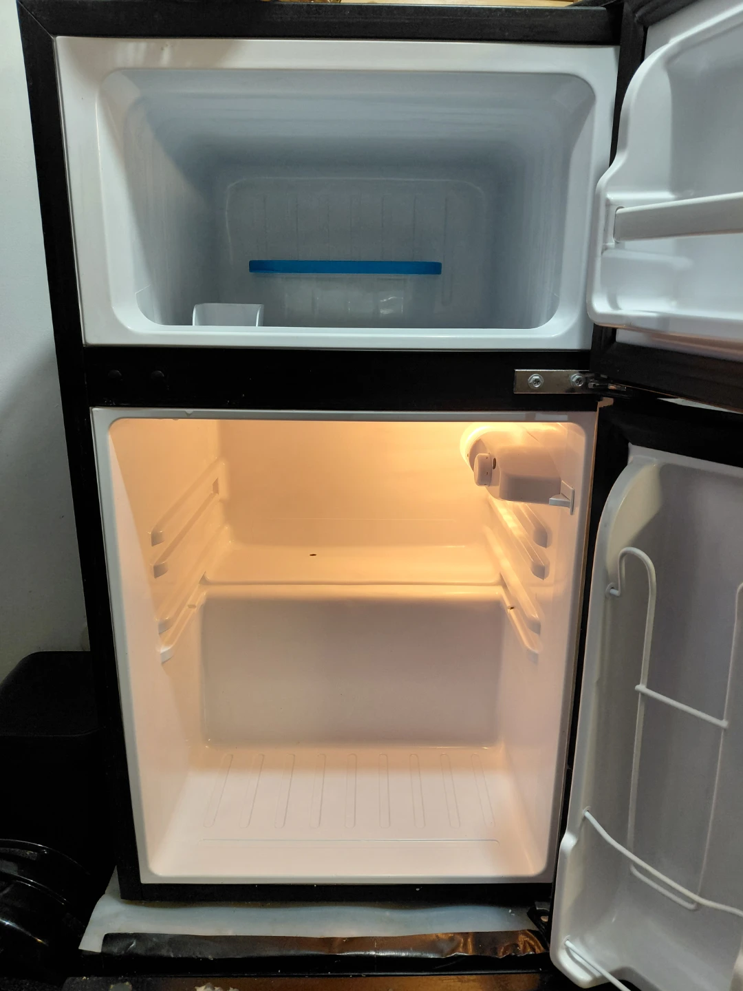 Euhomy Compact Refrigerator - Great Condition! - photo 2
