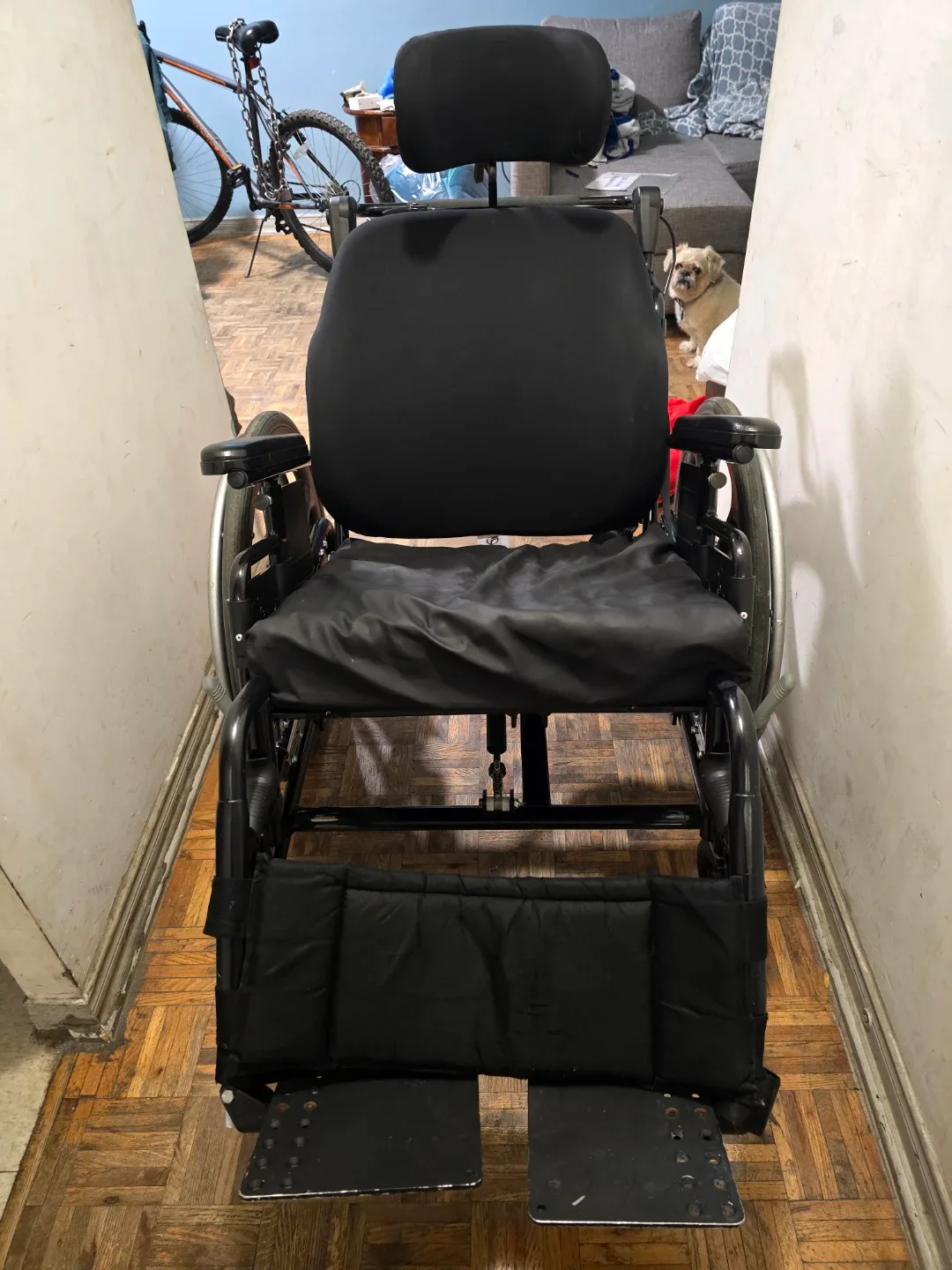 Tiltable Black Wheelchair with Headrest image indicator(3)