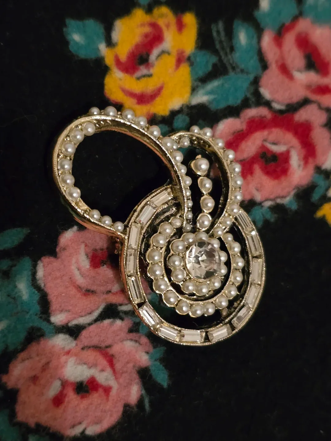 Vintage Rhinestone Swirl Spiral Style Brooch Excellent Condition