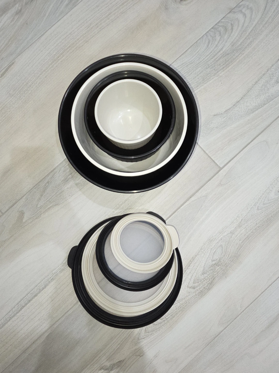 4-Piece Plastic Bowl Set with lids
