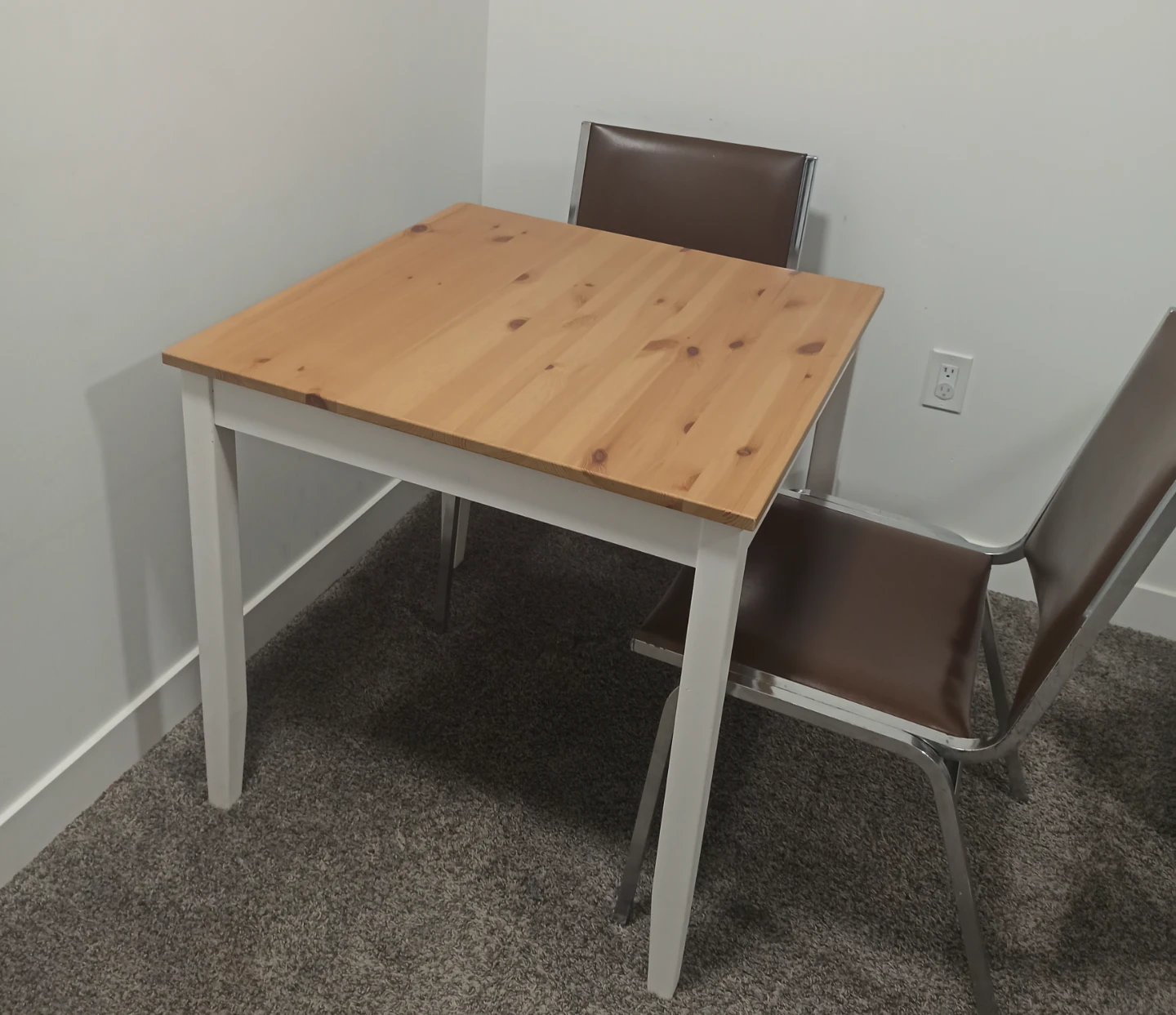 4 chairs and a Table