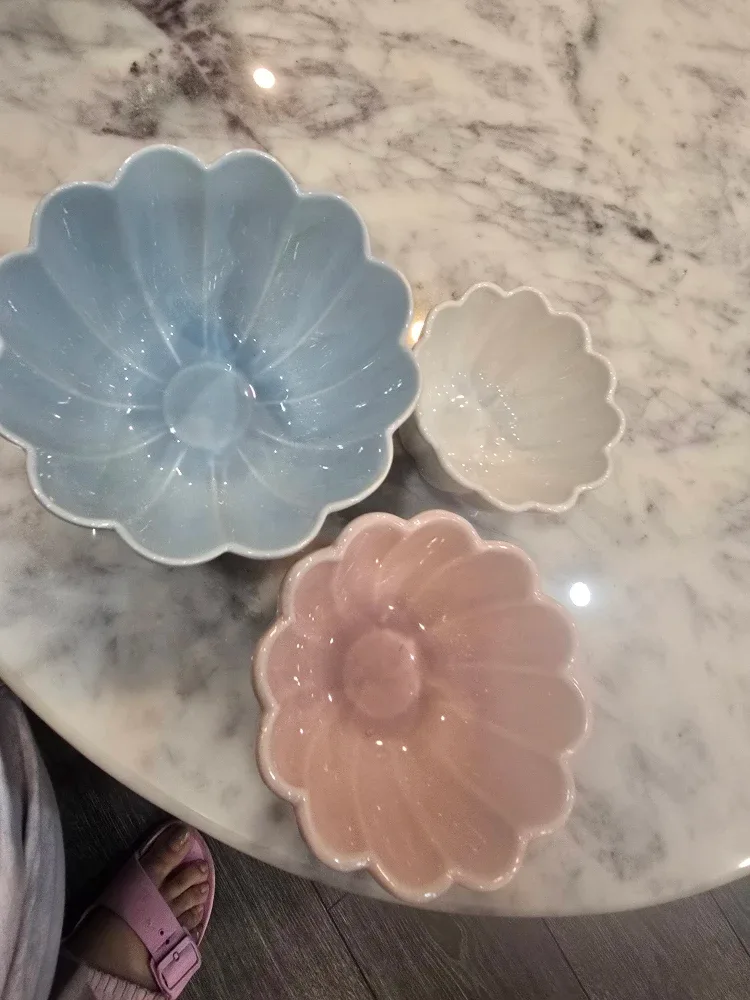 Pastel Flower Shaped Bowls - Set of 3 image indicator(2)