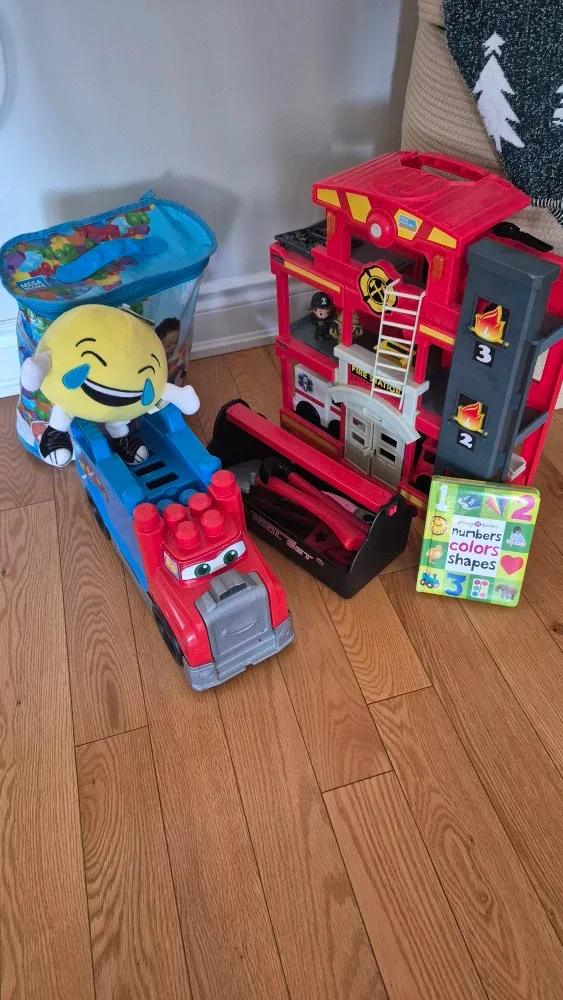 Mega Bloks Firetruck, Fire Station & Tool Set