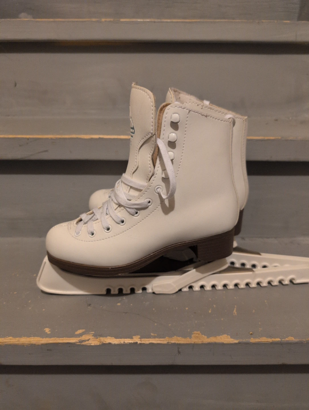 Jackson Glacier 120 White Ice Skates - Size 4
