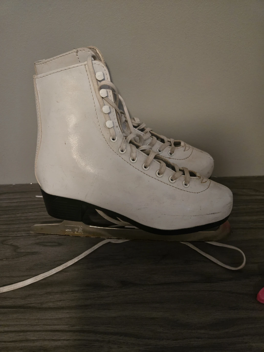 Hespeler White Figure Skates - US Size 6