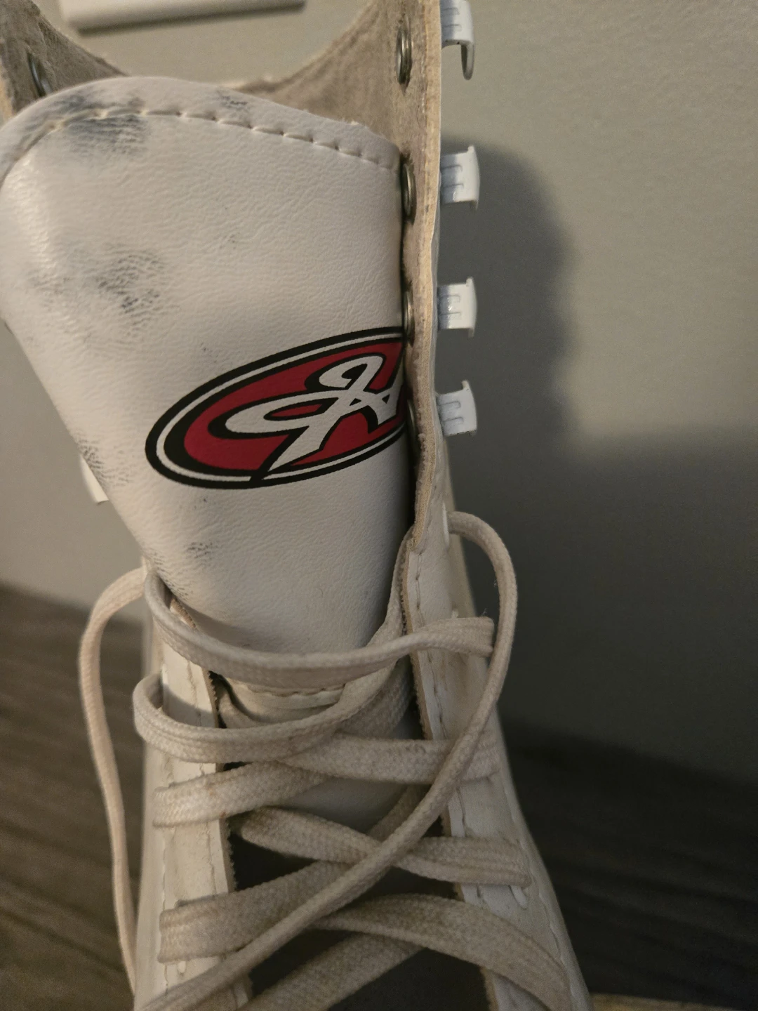 Hespeler White Figure Skates - US Size 6 - photo 3