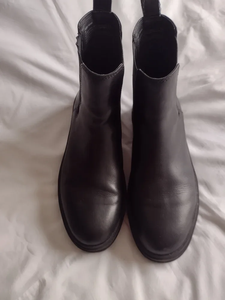 Steve Madden Black Chelsea Boots 8 image indicator(6)