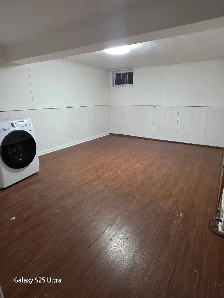 Semi-basement DISPONIBLE