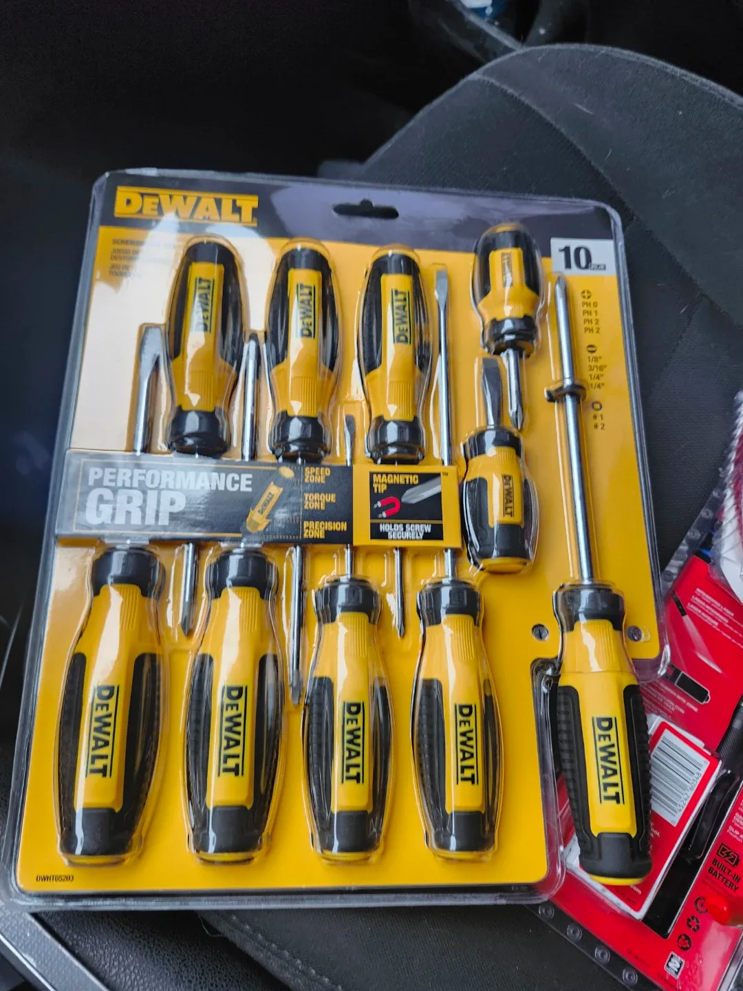 Dewalt 84-Piece Mechanics Tool Set and screwdriver set image indicator(2)
