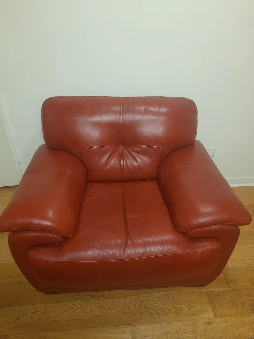 Red Leather Armchair - photo 3