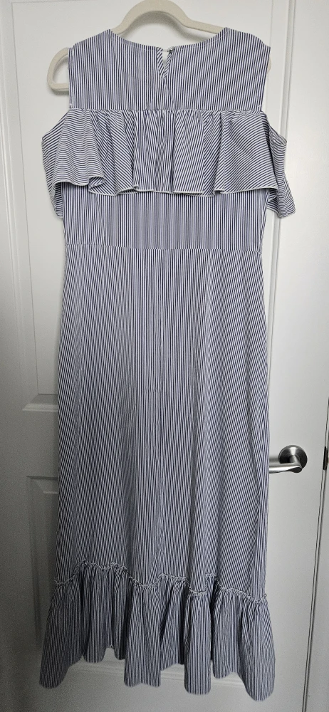 Beautiful Striped Maxi Long Dress with pockets, Size Medium - photo 5