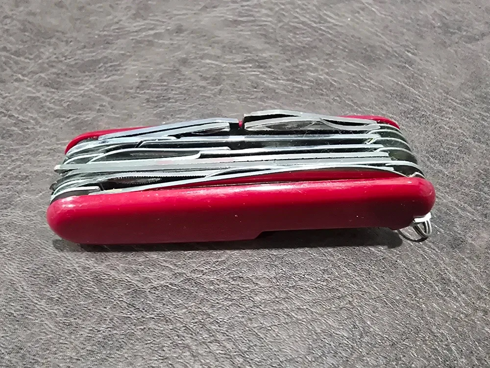 #Cleanout Victorinox Swiss Army Knife - Red