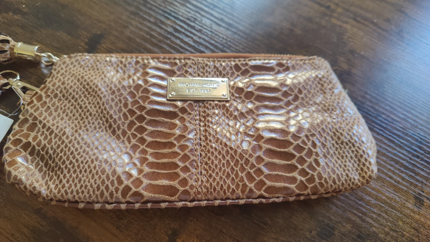 Wristlet wallet - photo 3