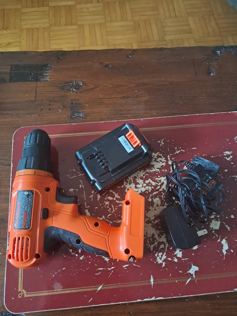 Black+Decker 20V MAX Cordless Drill Kit image indicator(2)