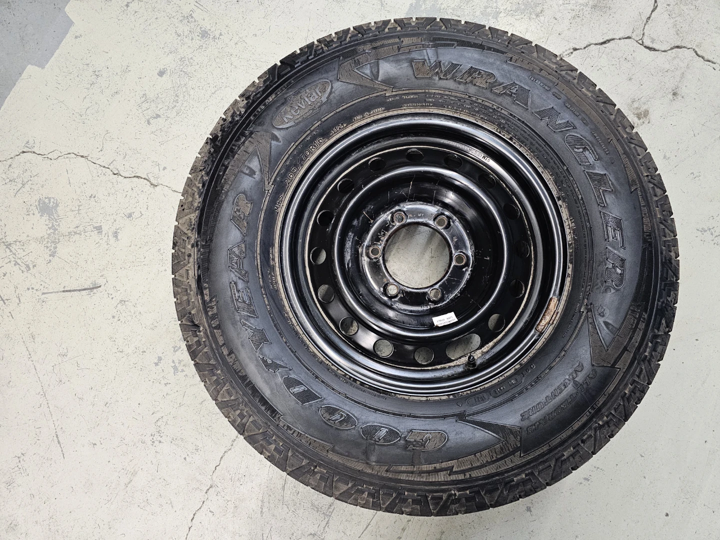 265/70 R16 GOODYEAR WRANGLER TIRE ON STEEL RIM 6×139.7
