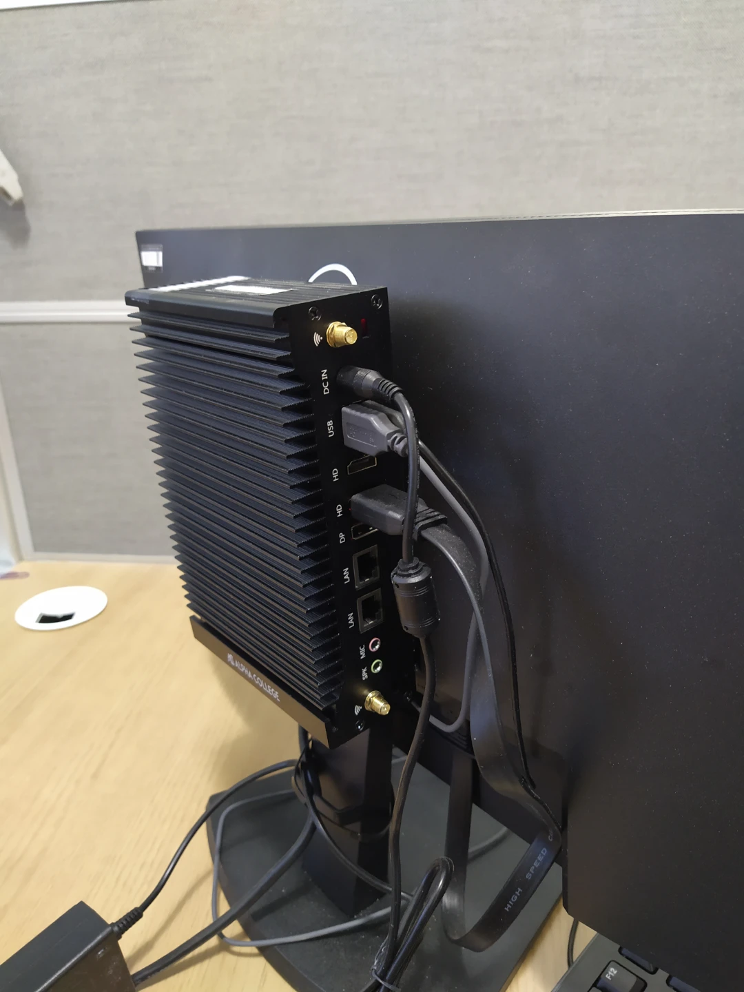 New Mini fanless PC system with 32G DDR4 and 2T NVME - photo 3