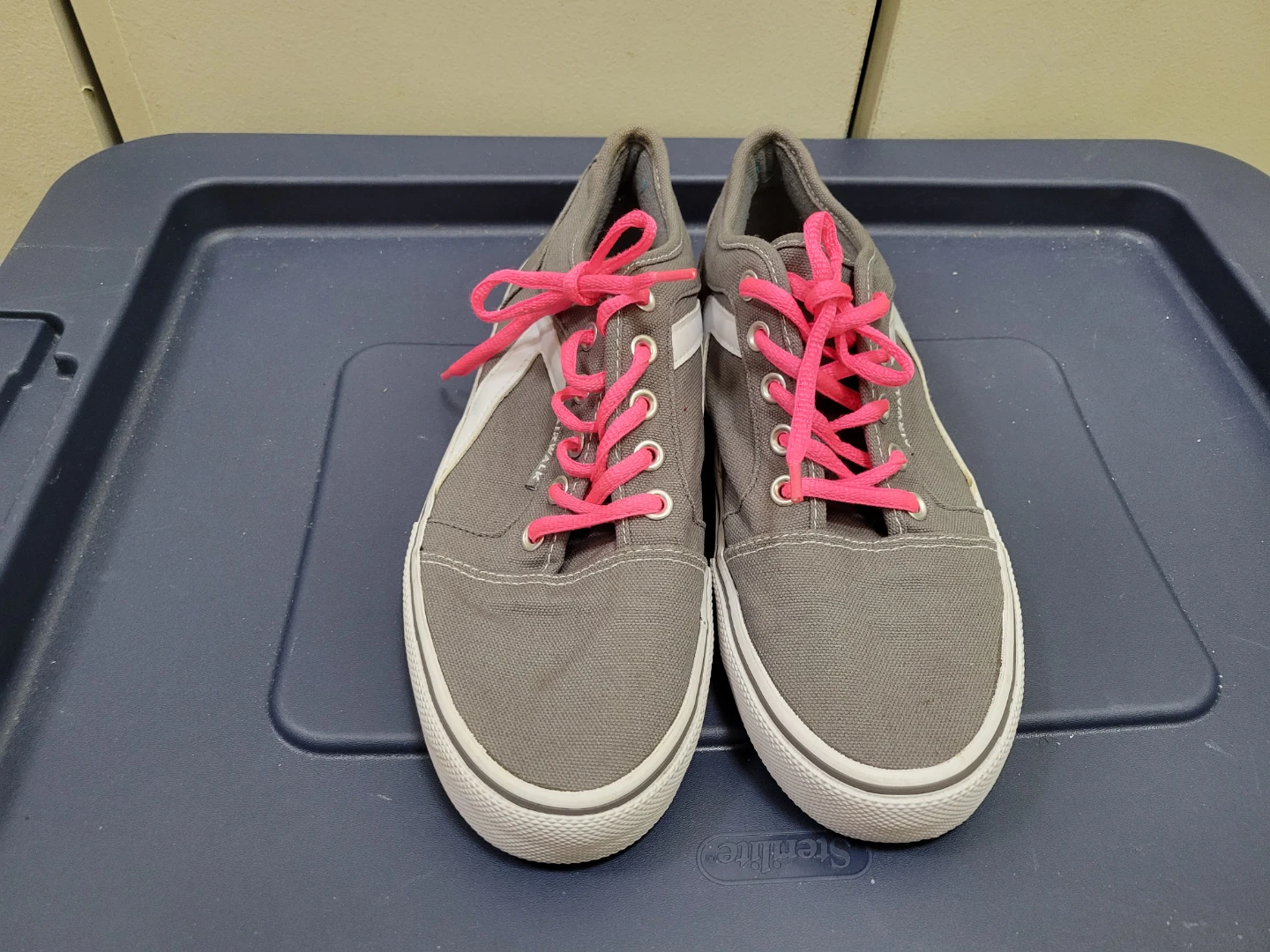 Airwalk Gray Canvas Sneakers with Pink Laces - photo 3