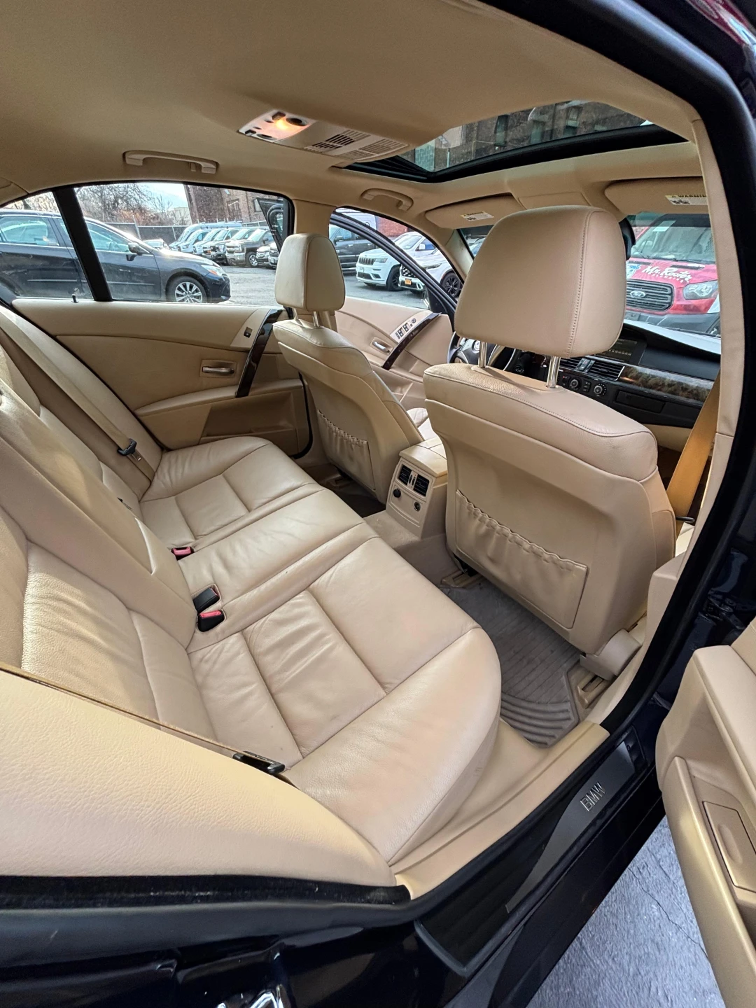 BMW 545i  2004 - photo 2