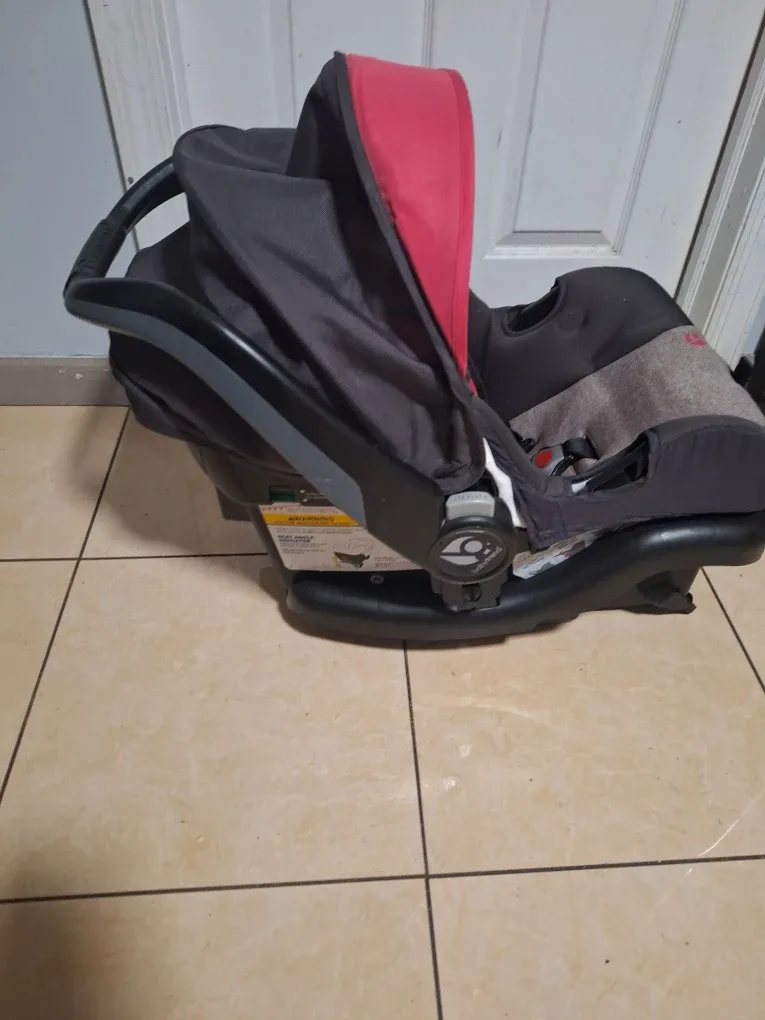 Baby Trend Infant Car Seat - Black/fuchsia image indicator(3)