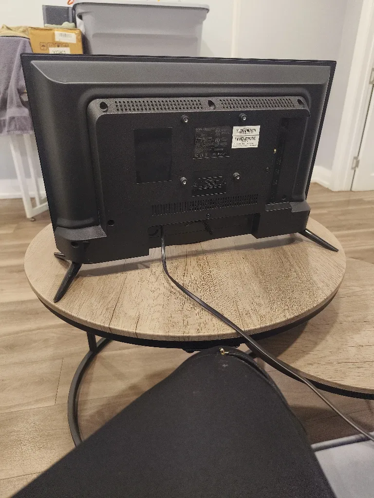 onn. Roku TV 24in 720p (no remote) image indicator(4)