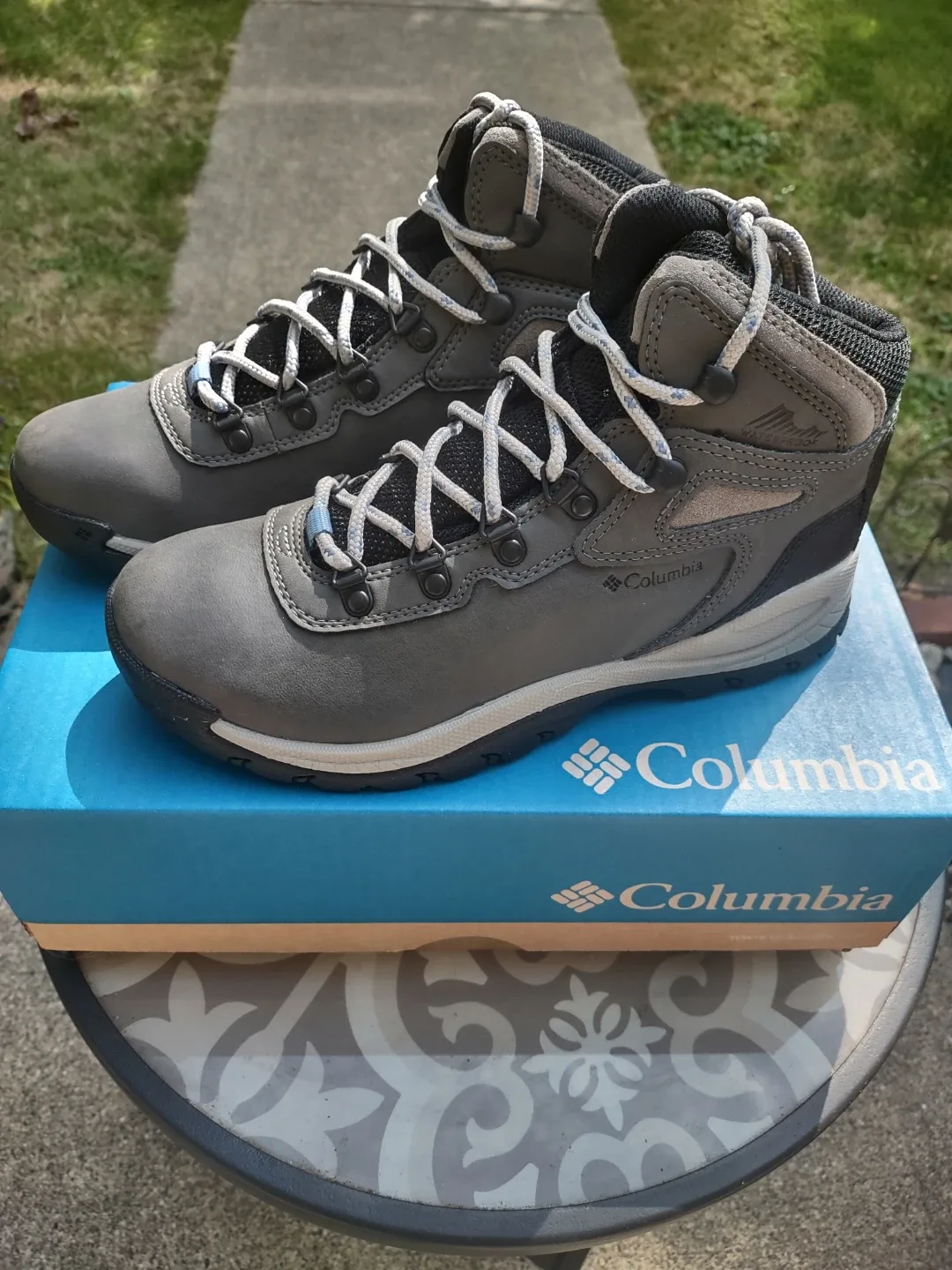 #Cleanout: Women's Hiking Boots - Size 8