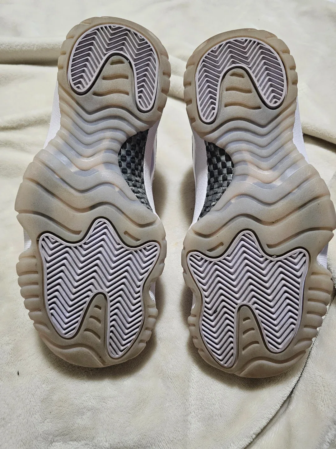 Air Jordan 11 Retro Low Pure Violet image indicator(5)