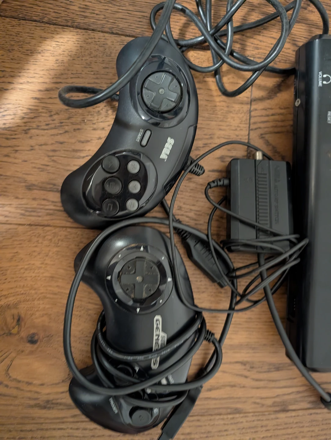 Sega Genesis 16-Bit Console with 2 Controllers UNTESTED - photo 3