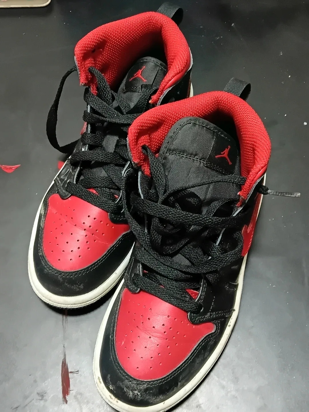 Air Jordan 1 High Red/Black Sneakers