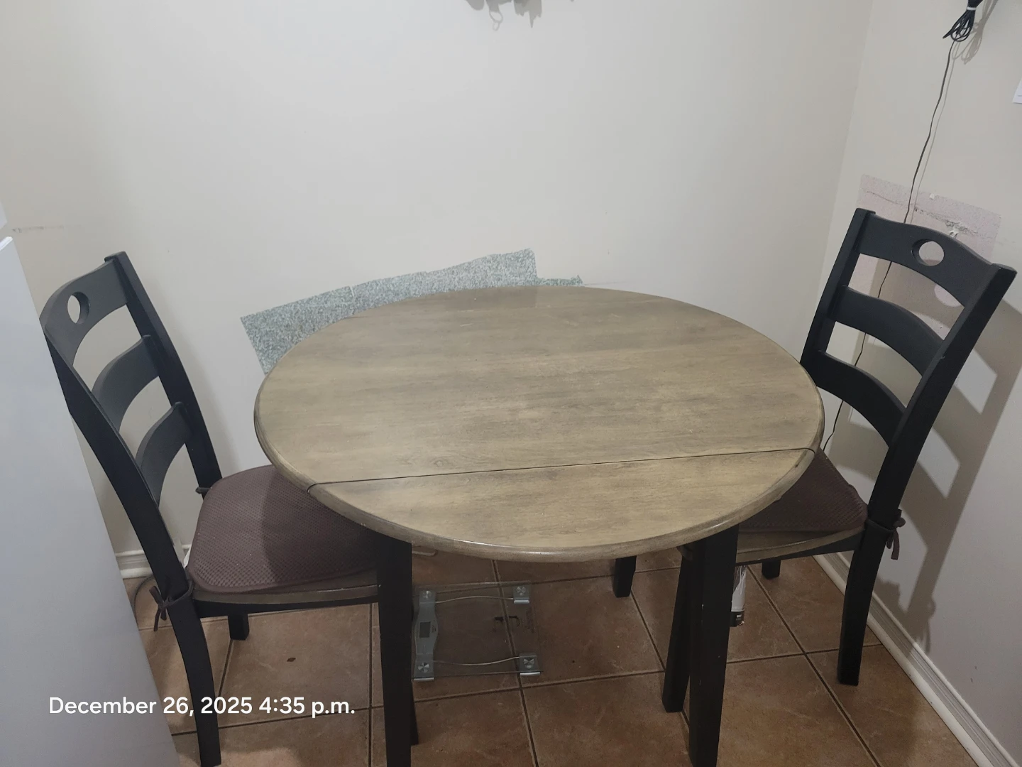 Round Drop Leaf Dining Table with 2 Chairs - photo 3