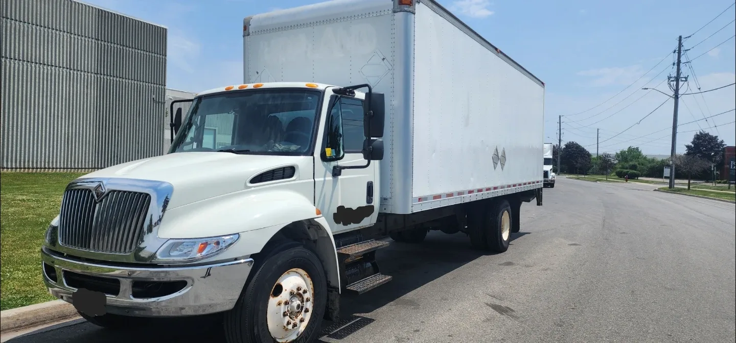 2006 International Box Truck 26" image indicator(2)