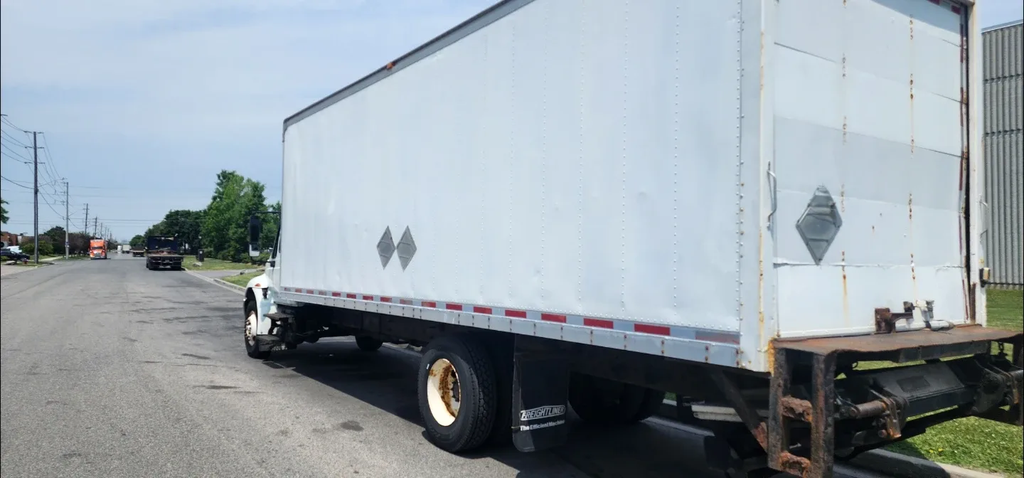 2006 International Box Truck 26" image indicator(6)