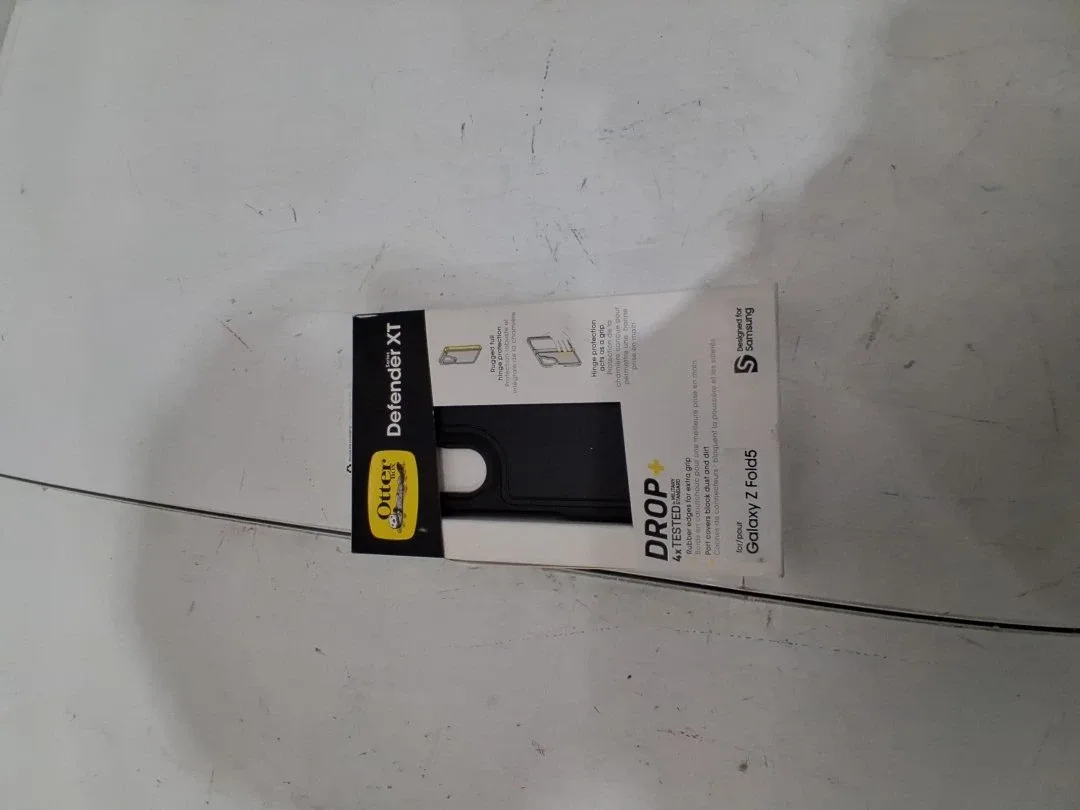 OtterBox Galaxy Z Fold5 Defender Series XT Case image indicator(2)