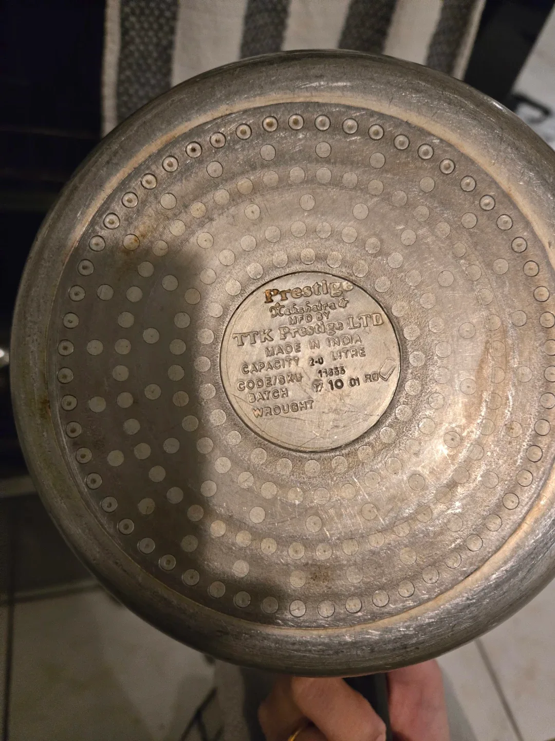 Prestige Pressure Cooker - 2.0 Litre image indicator(2)