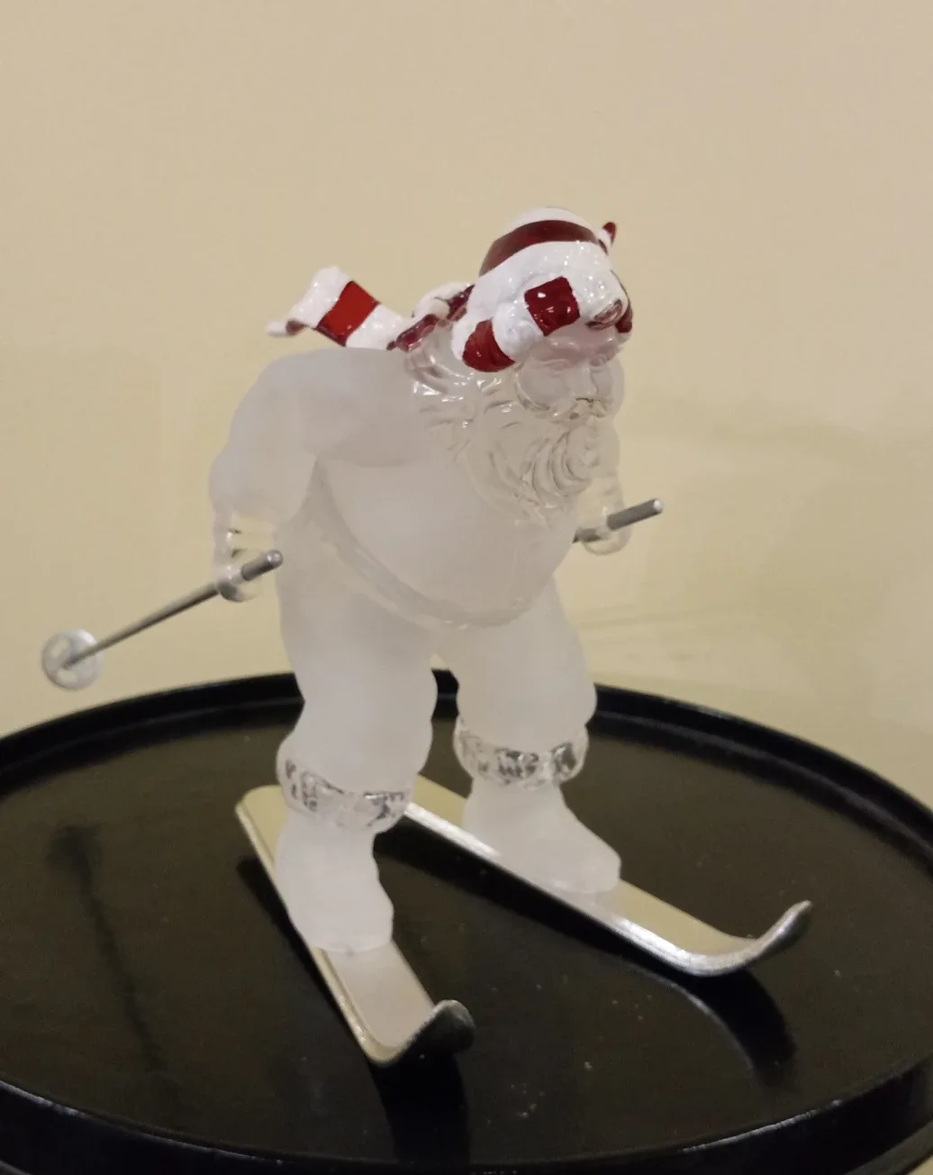 Acrylic skiing Santa image indicator(3)
