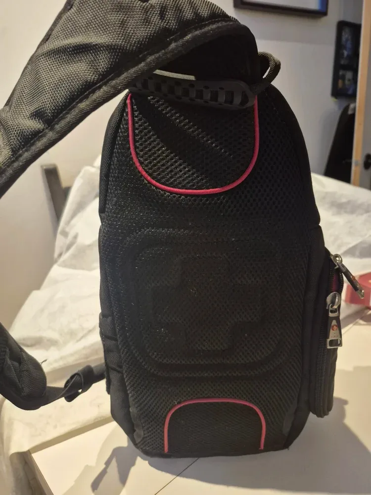 Wenger SwissGear Black Sling Bag image indicator(3)