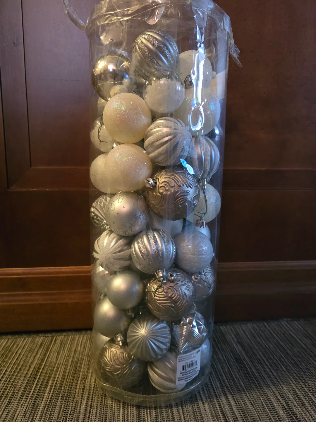 Silver & White Christmas Ornaments image indicator(2)