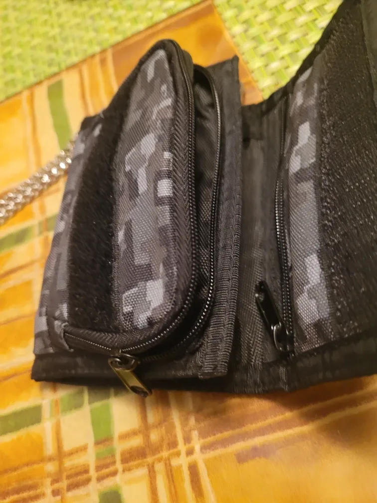 Goma Wallet with Chain - Black/Grey image indicator(3)