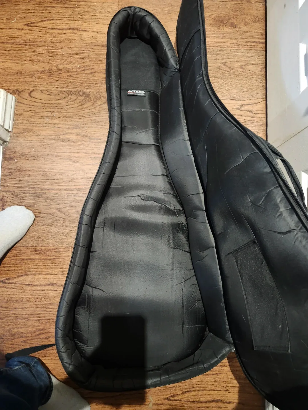 Access Black Guitar Gig Bag image indicator(2)