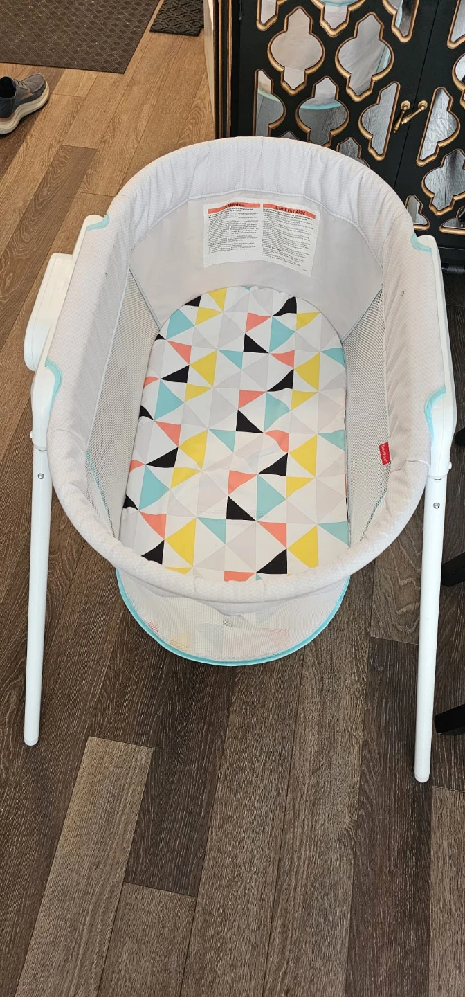 Fisher-Price Soothing Motions Bassinet