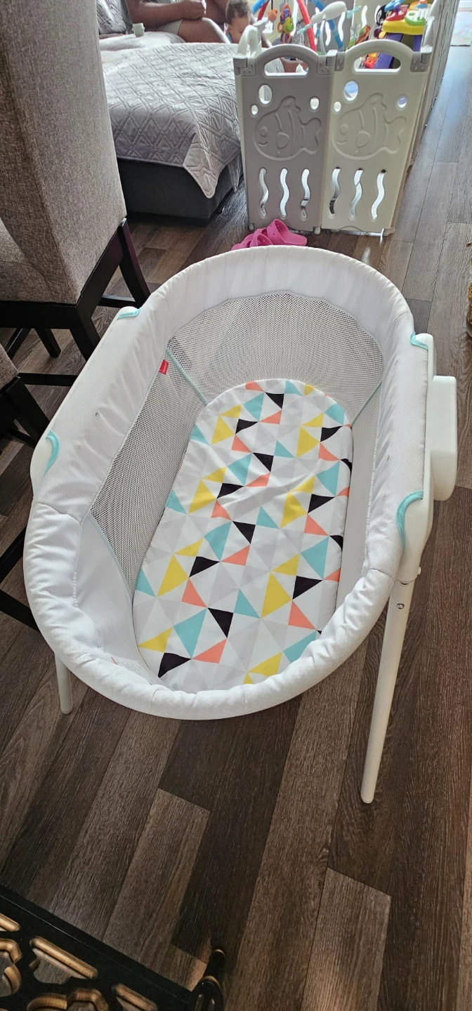 Fisher-Price Soothing Motions Bassinet - photo 2