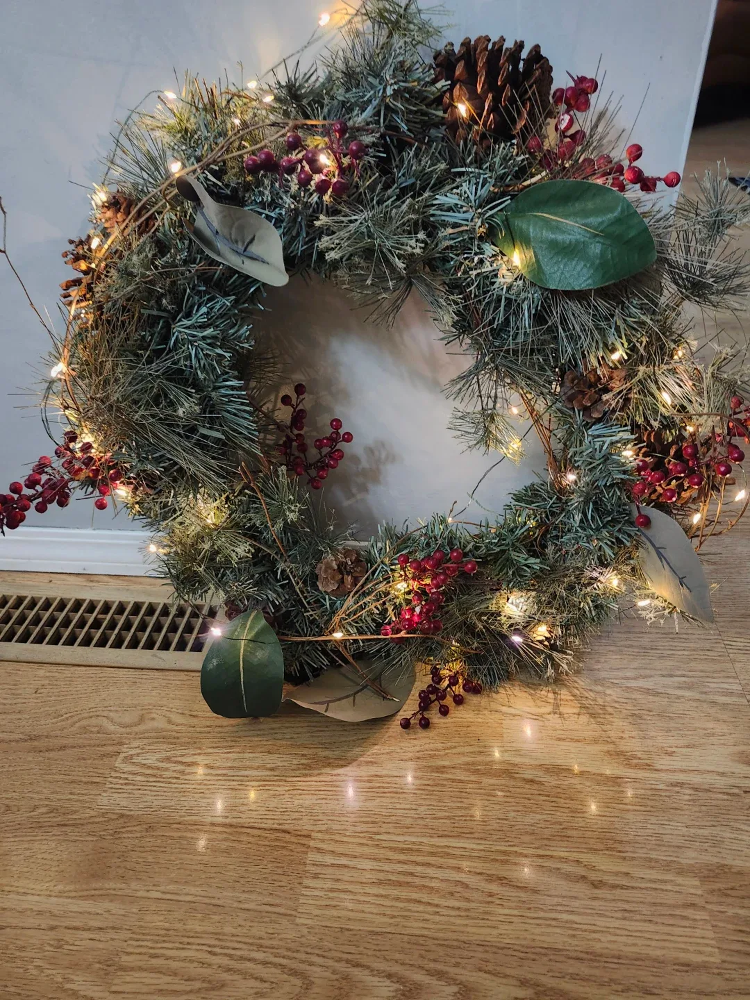 Christmas Wreath with Lights image indicator(4)