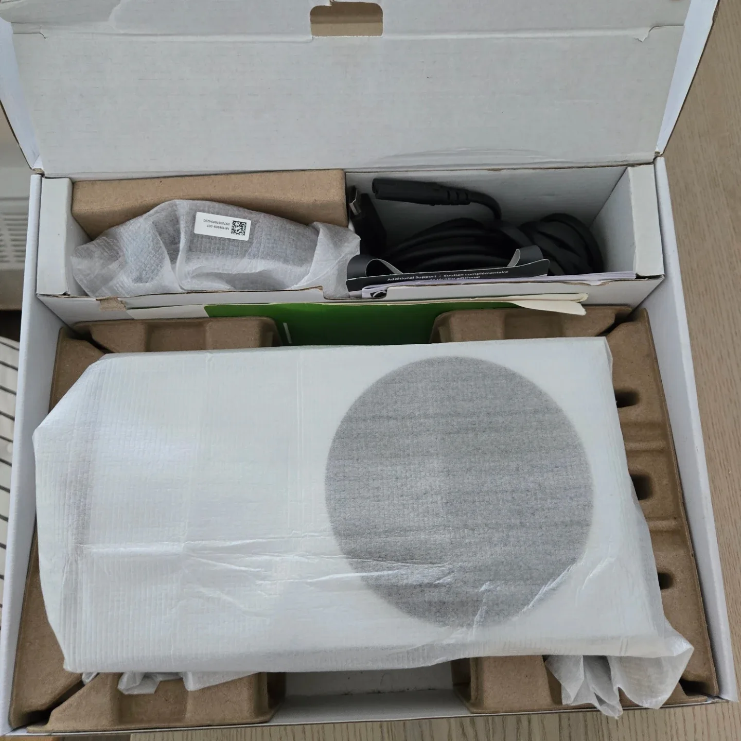 Xbox Series S. CLEAN in box. Digital x box image indicator(3)