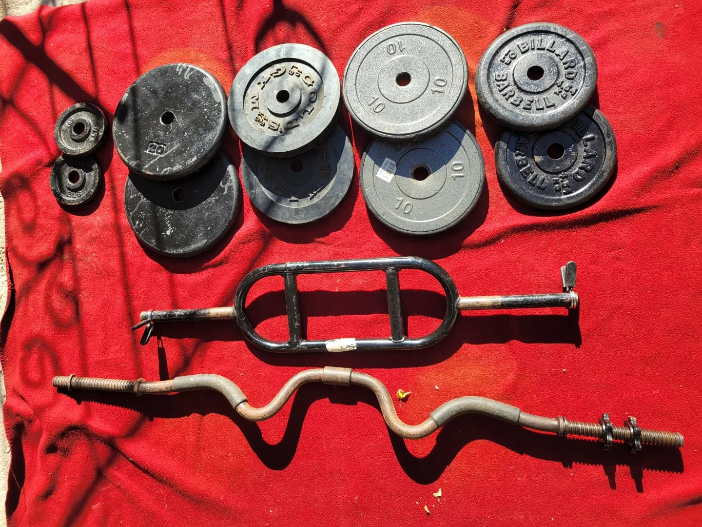 1" HOLE  EZCURL BAR  TRICEP BAR WITH. 105LBs.m