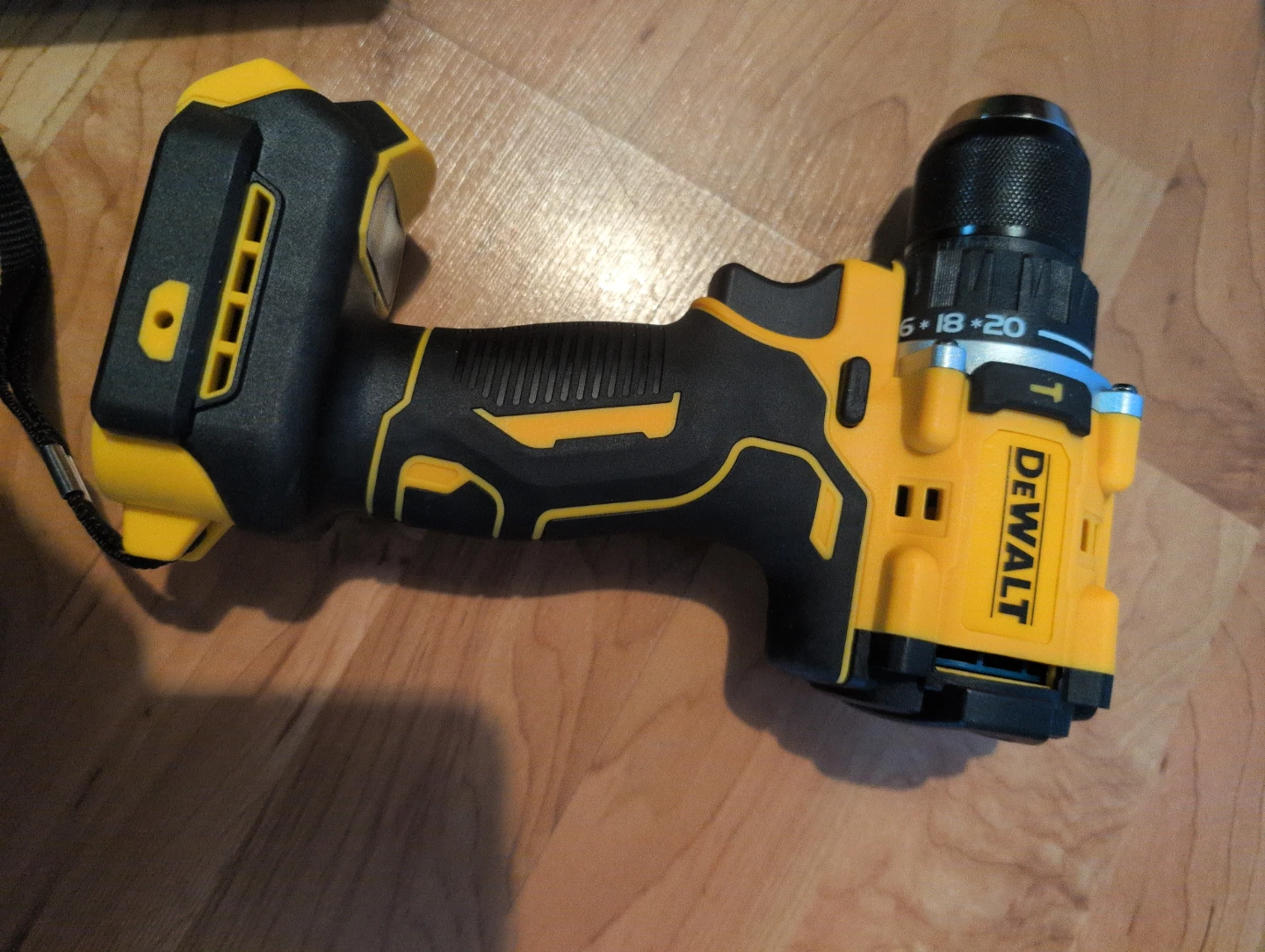 DeWalt DCD805 Brushless Tight Shock Drill