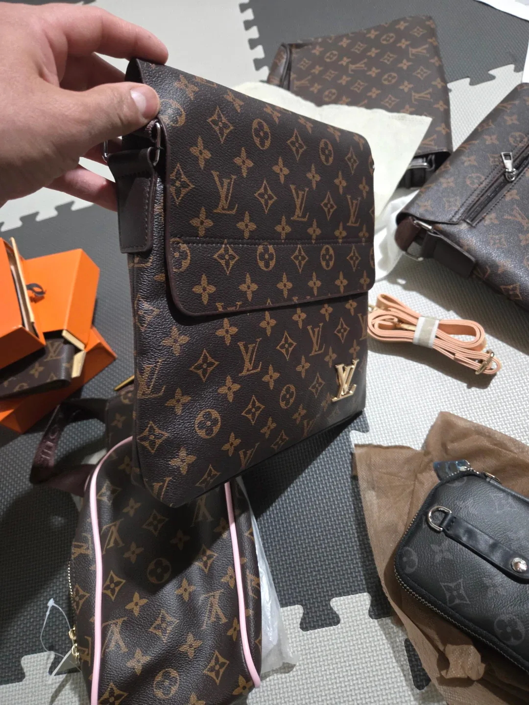 Louis Vuitton Messenger Bags image indicator(2)