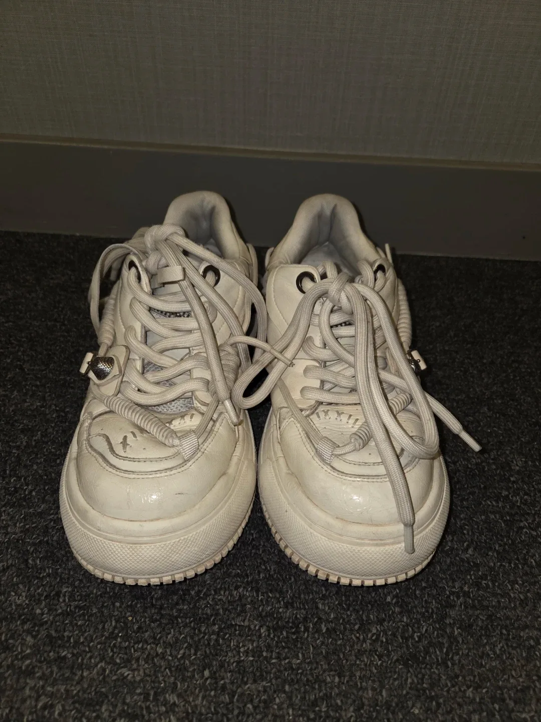 NUMINESS White Sneakers