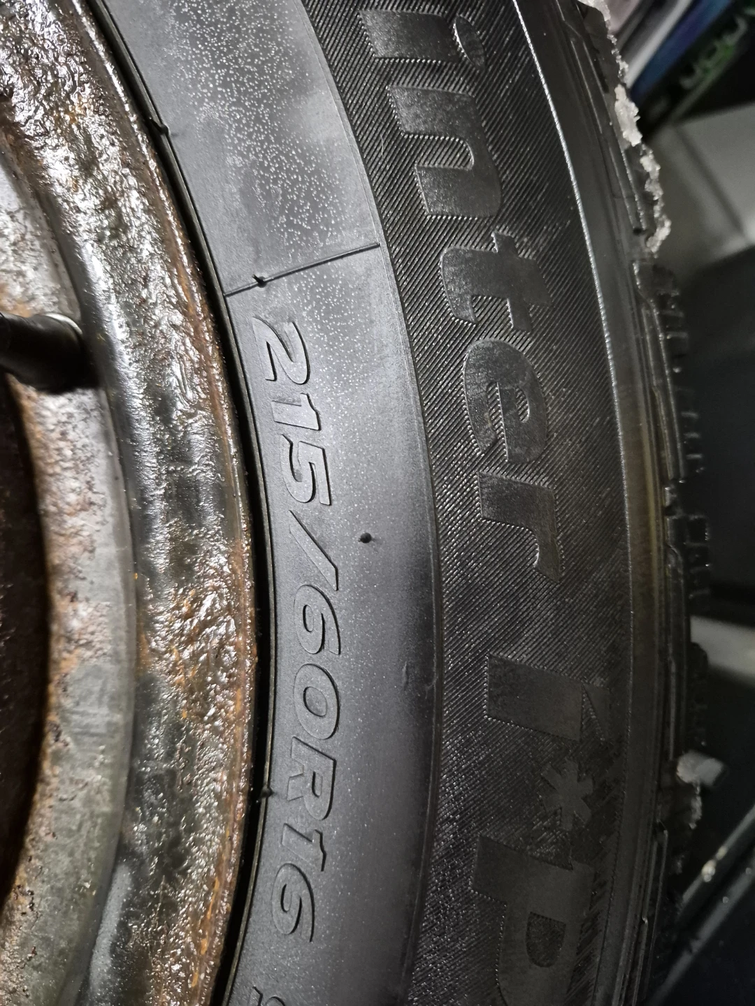 Hankook Winter i*Pike RS 215/60R16 Tire